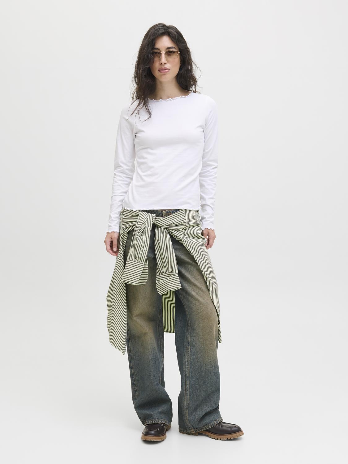 model_shot-front_full
